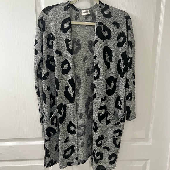 Leopard Print Flowy Black & Grey Cardigan - Picture 2 of 7